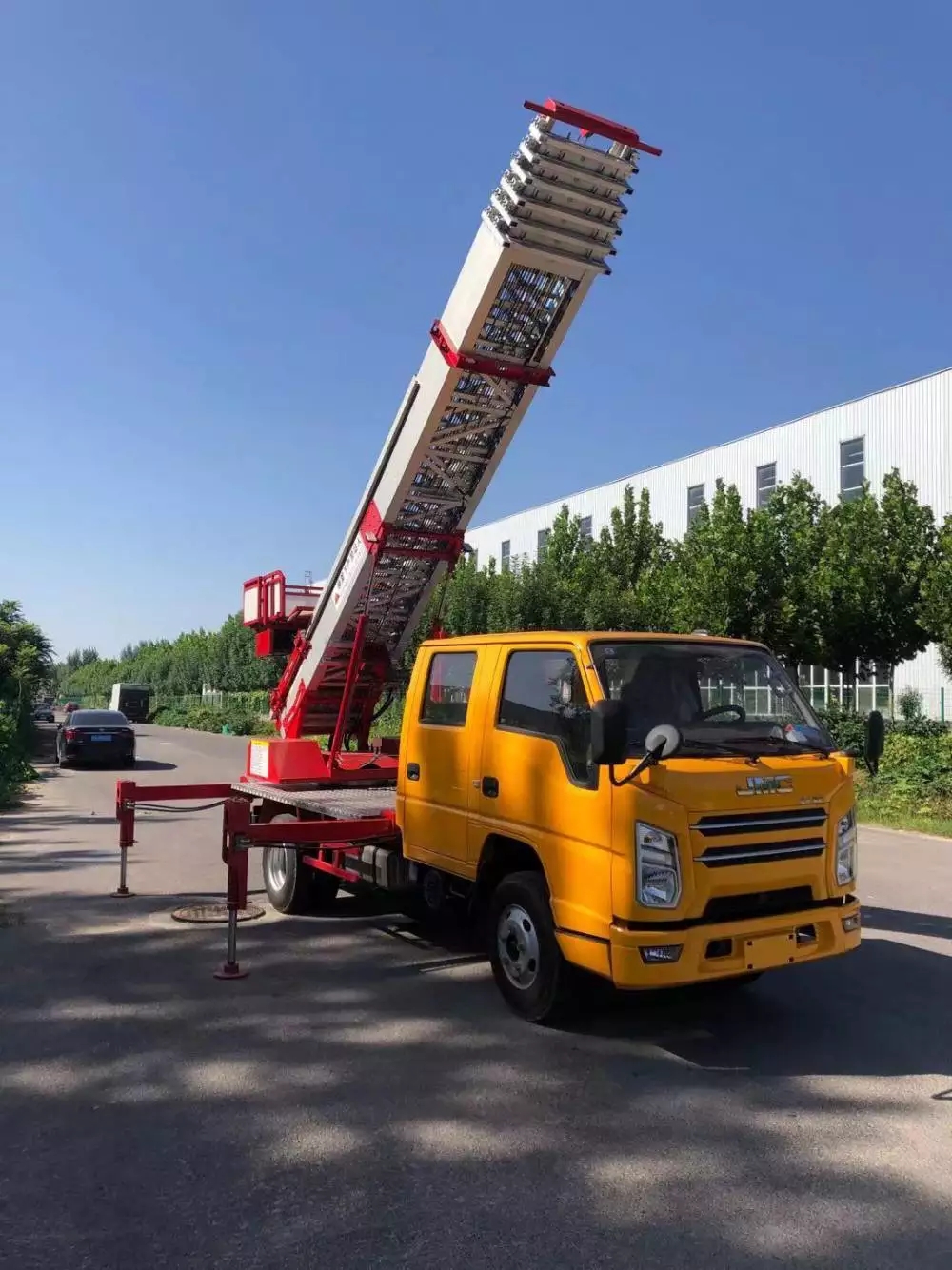 台江附近的云梯车出租服务：轻松解决高空作业需求